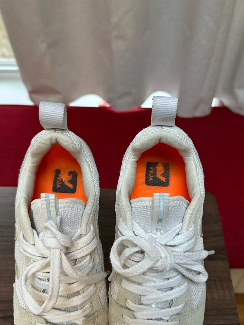 Veja Venturi Sneakers size 6 - Picture 5 of 10